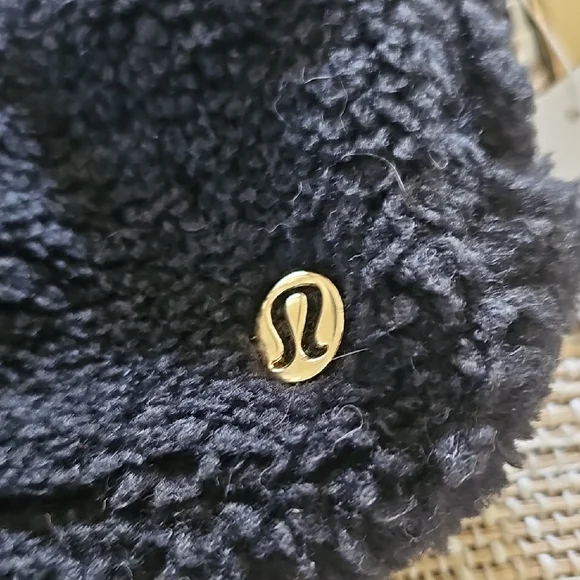 Lululemon Black Fleece Belt Bag - Picture 2 of 3